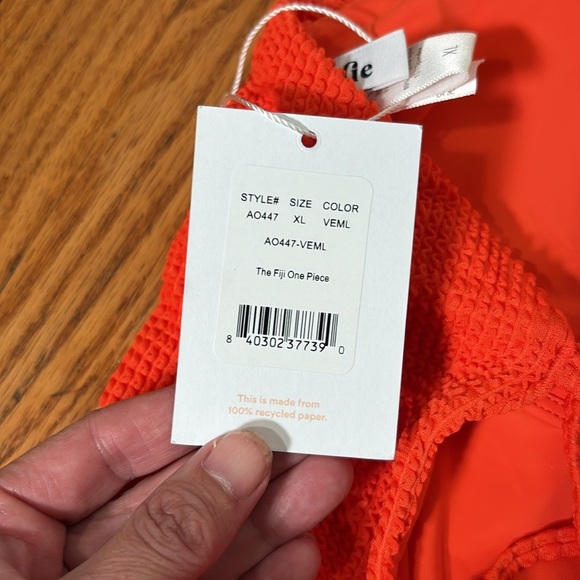 Andie The Fiji One Piece Seersucker Vermillion size XL NWT - Picture 5 of 7